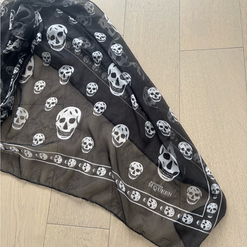 Black and White Skull Print Scarf